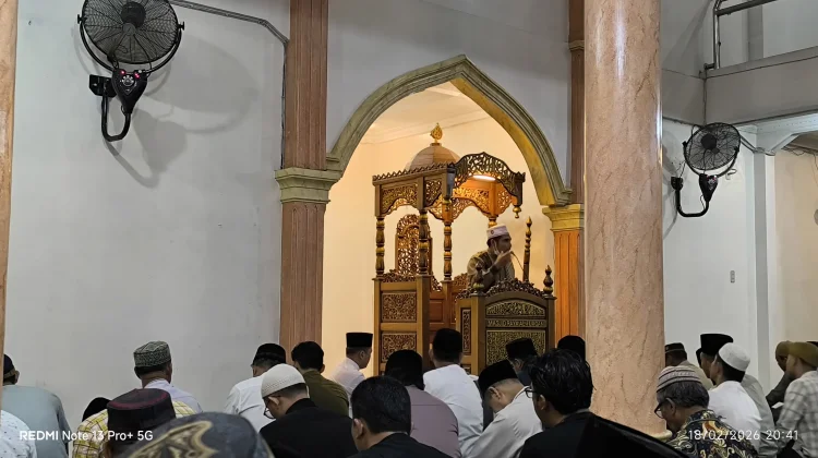 Masjid Raya Al Furqon Laksanakan Shalat Tarawih Perdana