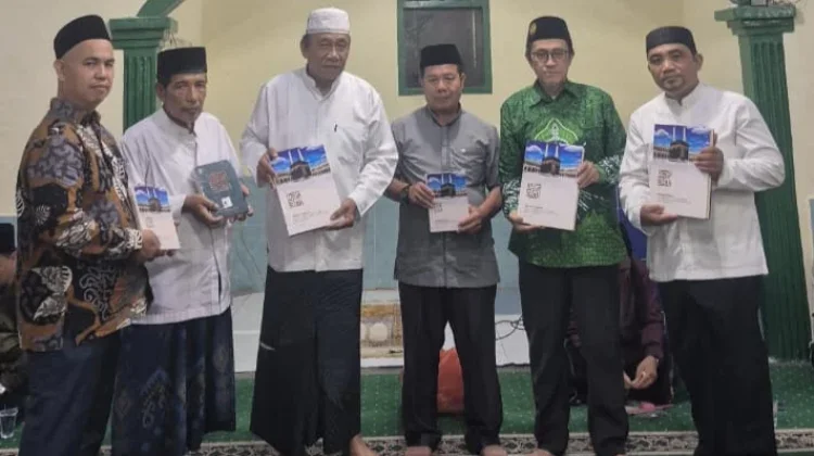 IPHI Gunungsitoli Serahkan Al-Quran kepada BKM Masjid Taqwa Tetehosi