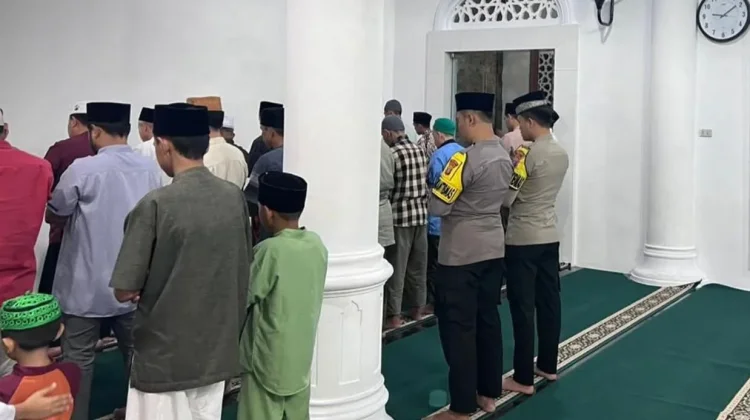 Personel Polres Nias Gelar Tarawih Keliling