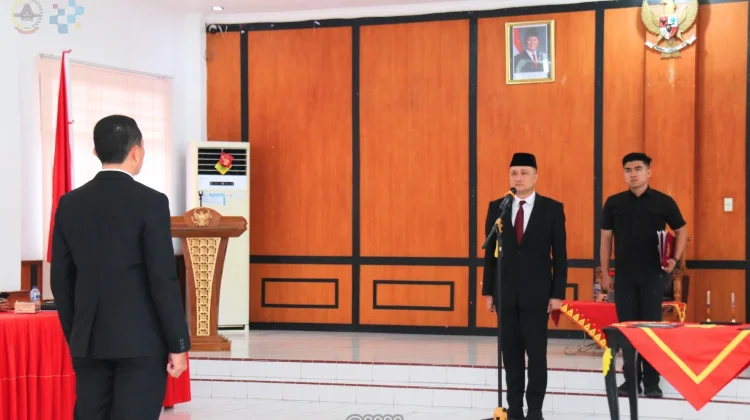 Sekda Gunungsitoli Lantik dan Mengambil Sumpah/Janji Jabatan PNS