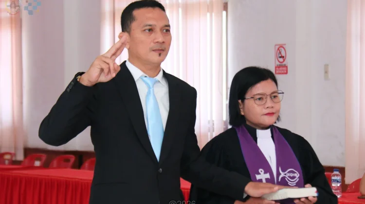 Sekda Gunungsitoli Lantik dan Mengambil Sumpah/Janji Jabatan PNS