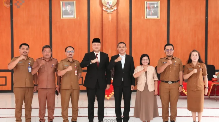 Sekda Gunungsitoli Lantik dan Mengambil Sumpah/Janji Jabatan PNS