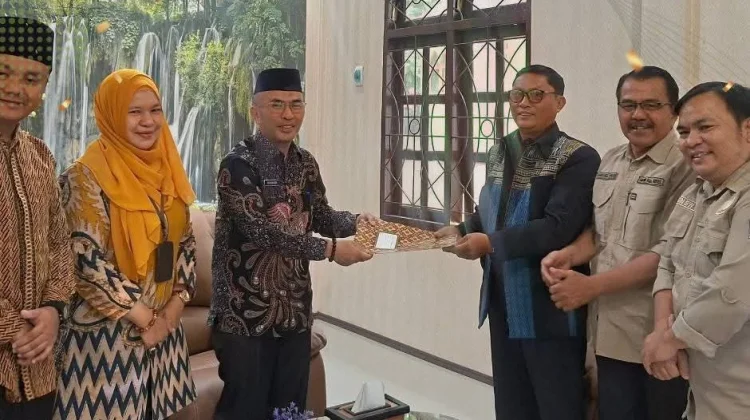 Kemenag Nias Selatan Serahkan Juknis Pencairan Dana FKUB