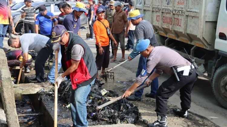 Polres Nias dan Pemko Gunungsitoli Gelar Aksi Korve Massal