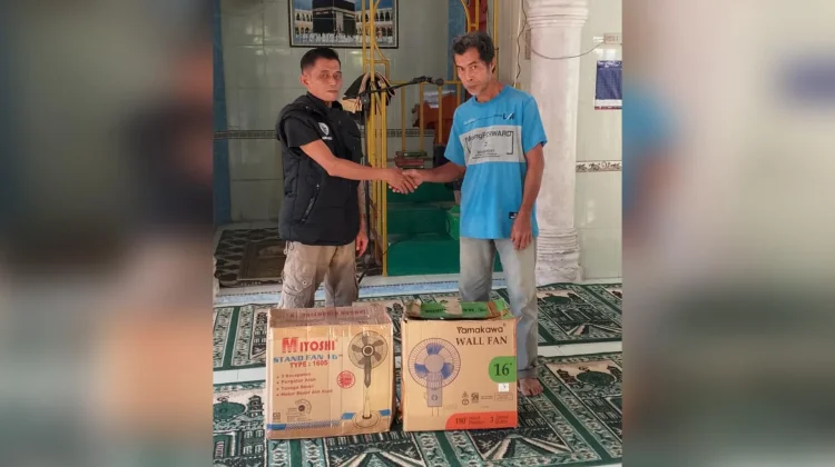 Tim Ummati Salurkan Titipan Hamba Allah di Masjid Al Aqsha