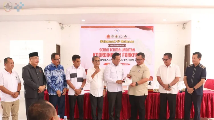 Wali Kota Serahkan Estafet Kepemimpinan FORKADA kepada Bupati Nias Barat