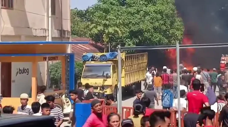 Kepulan Asap di Bulog Memicu Perhatian Warga