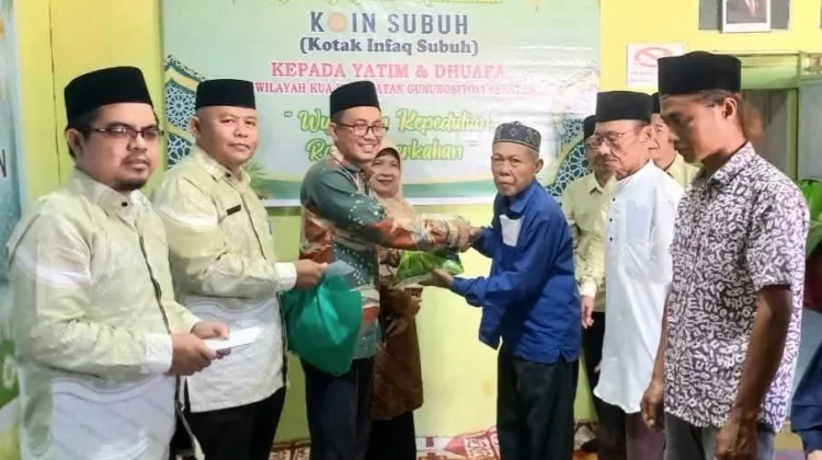 Wujudkan Kepedulian, KUA Gusel Salurkan Paket Ramadhan dari Program KOIN Shubuh