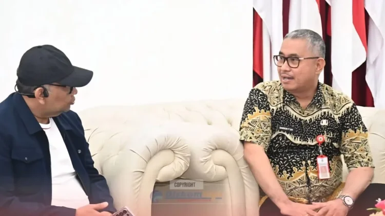 Sekda Nias Antar Wamen Pulang Setelah Menyampaikan Sejumlah Permohonan