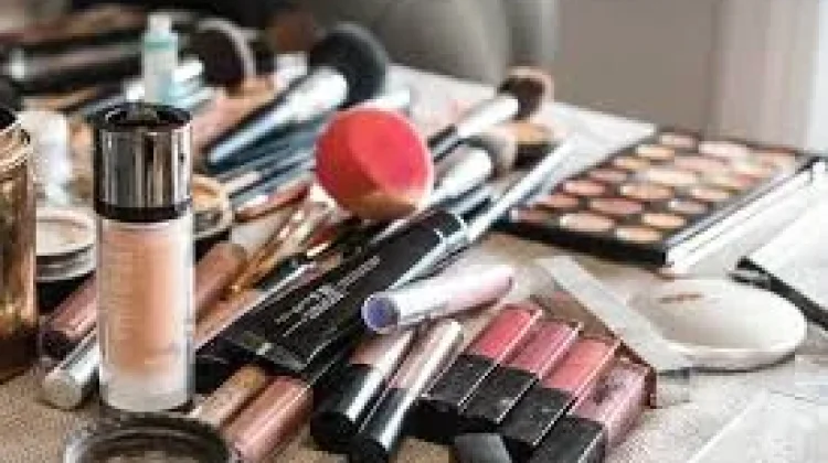 Belum Kedaluwarsa Bukan Berarti Aman, Ini Batas Pakai Produk Makeup