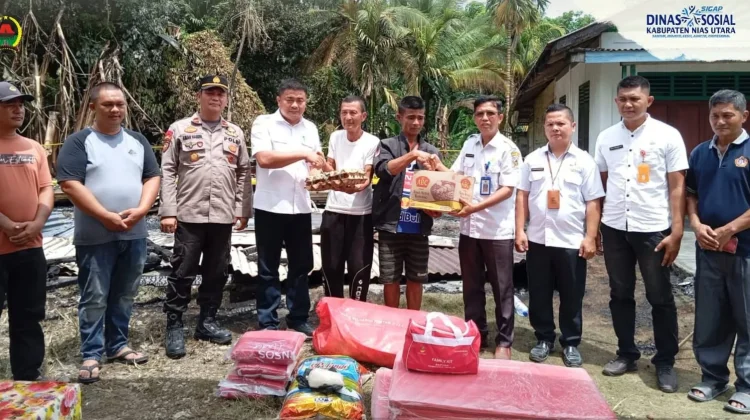 Dinas Sosial Nias Utara Salurkan Bantuan Korban Kebakaran di Desa Lolofaoso