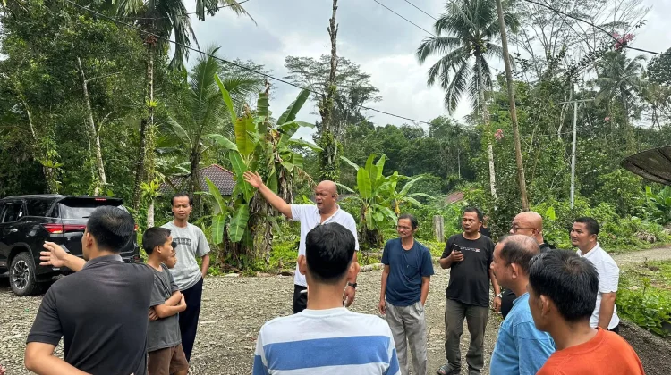 Bupati Nias Utara Pantau Pembangunan Jaringan Listrik di Alasa
