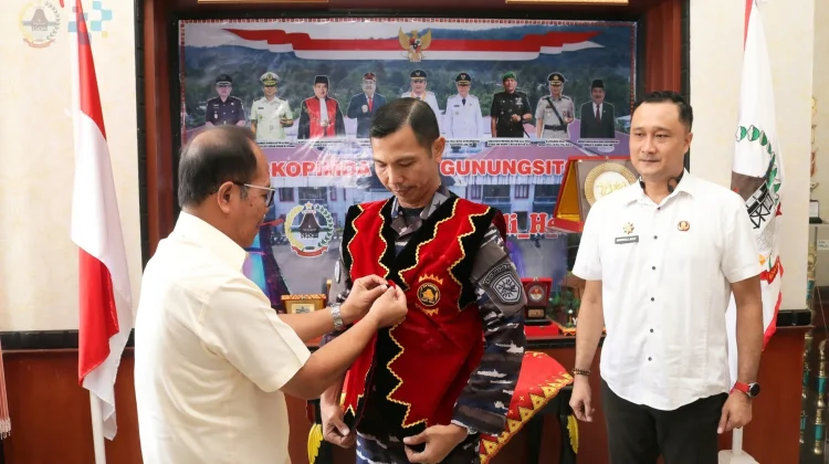 Wakil Walikota Gunungsitoli Terima Audiensi Komandan KRI Bung Karno-369