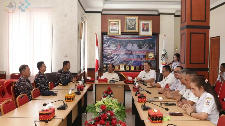Wakil Walikota Gunungsitoli Terima Audiensi Komandan KRI Bung Karno-369