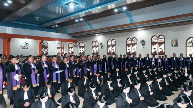 Sebanyak 62 Vikar BNKP Resmi Ditahbiskan Jadi Pendeta di Nias Barat