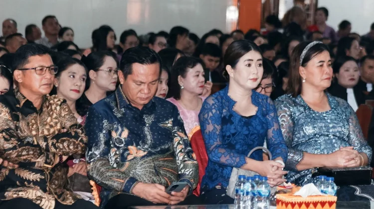 Vikar Resmi Diordinasi, Tonggak Baru Pelayanan BNKP di Nias Barat