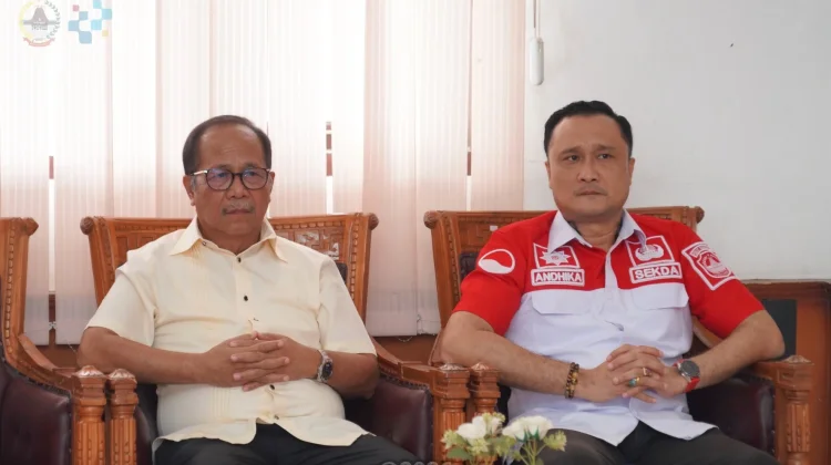 Mengambil Sumpah/Janji Kepala Sekolah dan Penjabat Pengawas