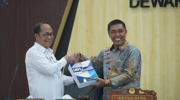 Wakil Wali Kota Gunungsitoli Hadiri Rapat Paripurna DPRD
