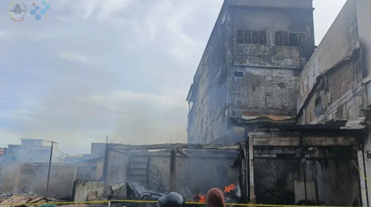 Kebakaran Hanguskan Belasan Ruko di Kelurahan Pasar Gunungsitoli