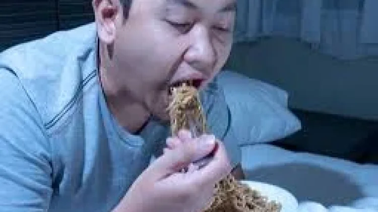 Sering Sulit Tidur Malam, Bisa Jadi 9 Makanan Ini Penyebabnya