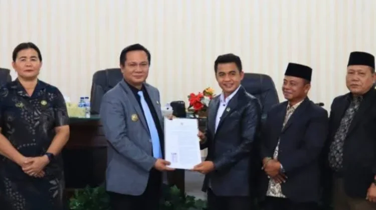 Bupati Nias Barat Sampaikan Rekomendasi atas LKPJ 2025