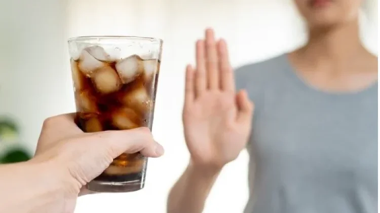 Berikut Minuman yang Tidak Boleh Dikonsumsi oleh Penderita Sakit Maag