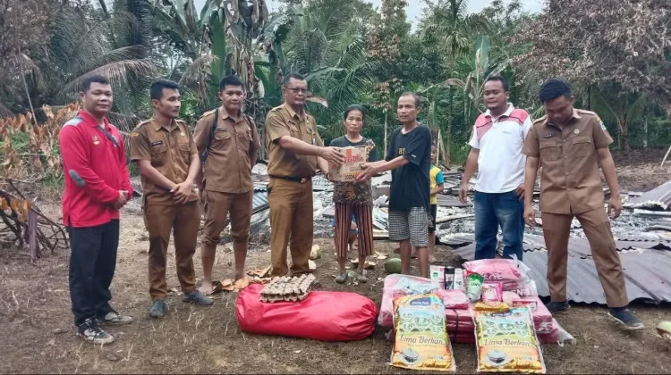 Dinsos Nias Utara Salurkan Bantuan untuk Korban Kebakaran Rumah di Desa Ombolata