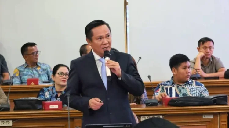 Bupati Nias Barat Eliyunus Waruwu Menyandang Gelar Doktor