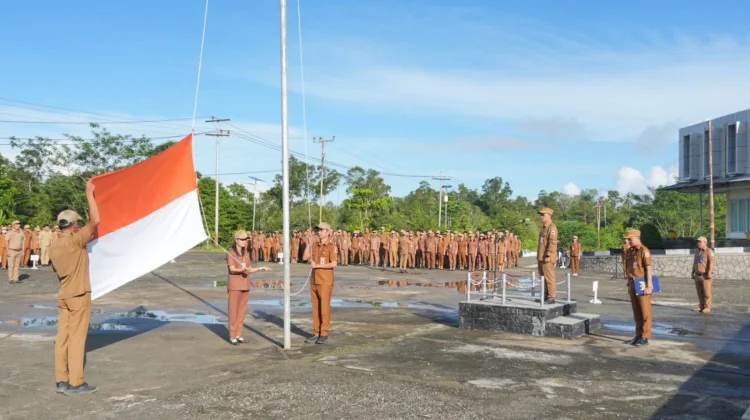 Sekda Nias Utara Pimpin Upacara Bendera, Ingatkan Musrenbang dan Pemeriksaan BPK