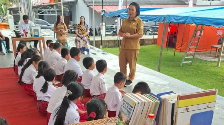 Pojok Taman Bacaan Ramaikan HUT 348 Gunungsitoli