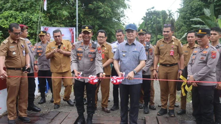 Jembatan Bodewu Wujud Kehadiran Polri di Hilimbosi Nias Utara