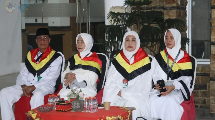 Suasana Haru Iringi Keberangkatan Jemaah Haji Kota Gunungsitoli