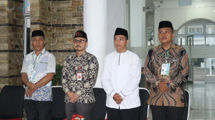 Suasana Haru Iringi Keberangkatan Jemaah Haji Kota Gunungsitoli