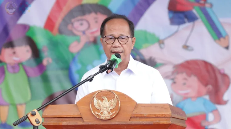 Diguyur Hujan Panggung Kreasi PAUD Tetap Meriah