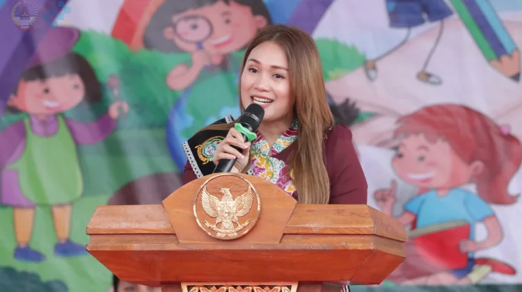 Diguyur Hujan Panggung Kreasi PAUD Tetap Meriah