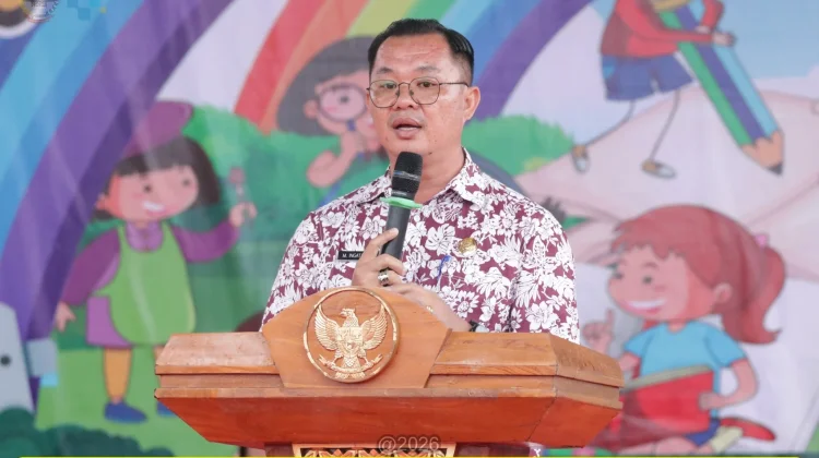 Diguyur Hujan Panggung Kreasi PAUD Tetap Meriah