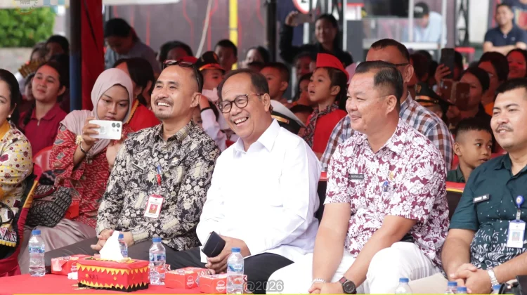 Diguyur Hujan Panggung Kreasi PAUD Tetap Meriah