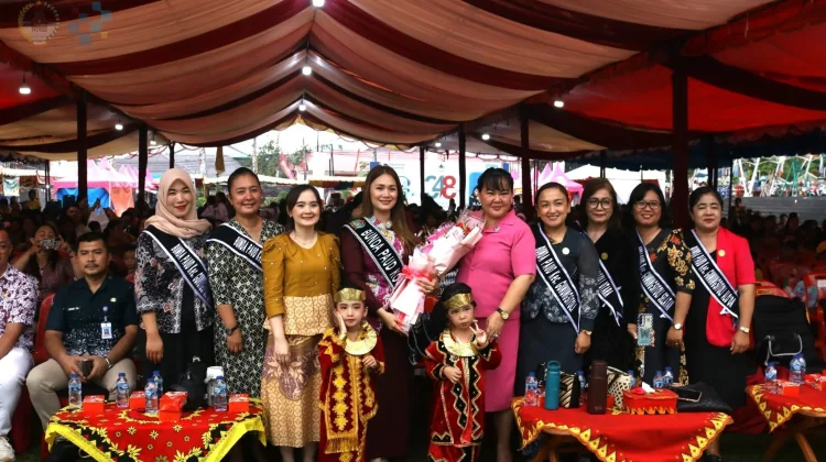 Diguyur Hujan Panggung Kreasi PAUD Tetap Meriah