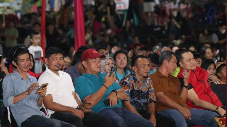 Musik Etnik Gema di Alun-alun Gunungsitoli di Malam  ke Tiga HUT 348