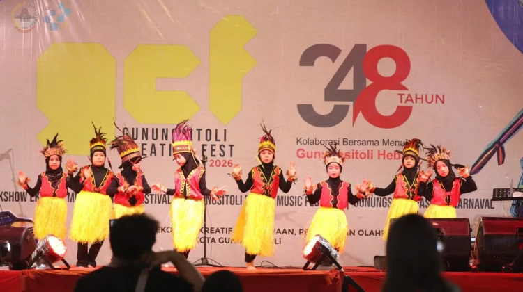 Musik Etnik Gema di Alun-alun Gunungsitoli di Malam  ke Tiga HUT 348