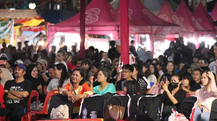 Musik Etnik Gema di Alun-alun Gunungsitoli di Malam  ke Tiga HUT 348