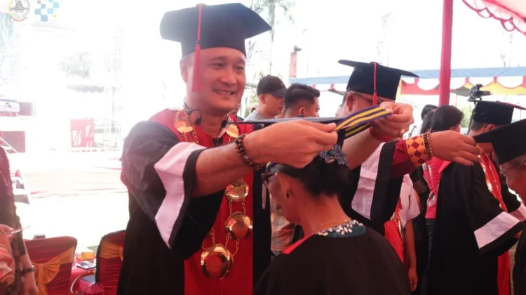 Wali Kota Pimpin Wisuda Lasia, Tangguh dan Mandiri