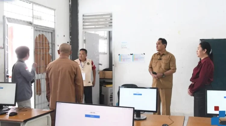 Wabup Nisel Tinjau UTBK-SNBT di SMKN 1 Telukdalam
