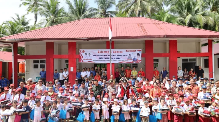 Bupati Nias Barat Pimpin Upacara Hardiknas di Kepulauan Hinako
