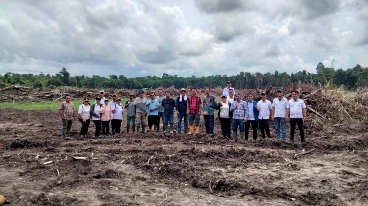 Kepala DKPPP Nias Barat Tinjau Pembukaan Lahan di Sejumlah Wilayah