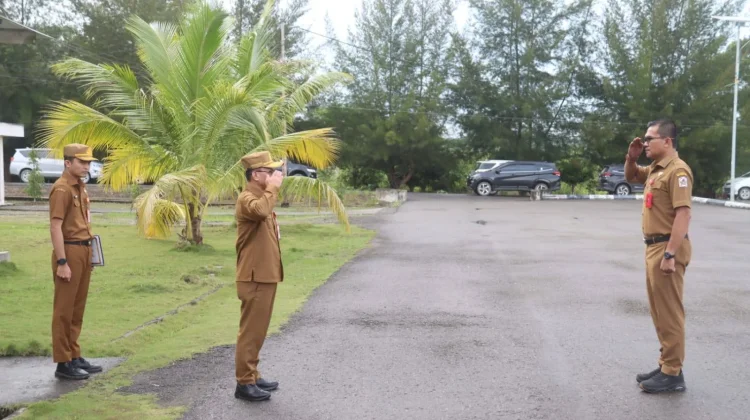 Pimpin Upacara Bendera, Sekda Nias Utara Minta OPD Tindak Lanjuti Temuan BPK