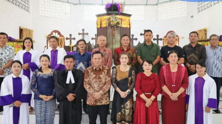 Bupati Nias Barat Ibadah Minggu di ONKP Hinako