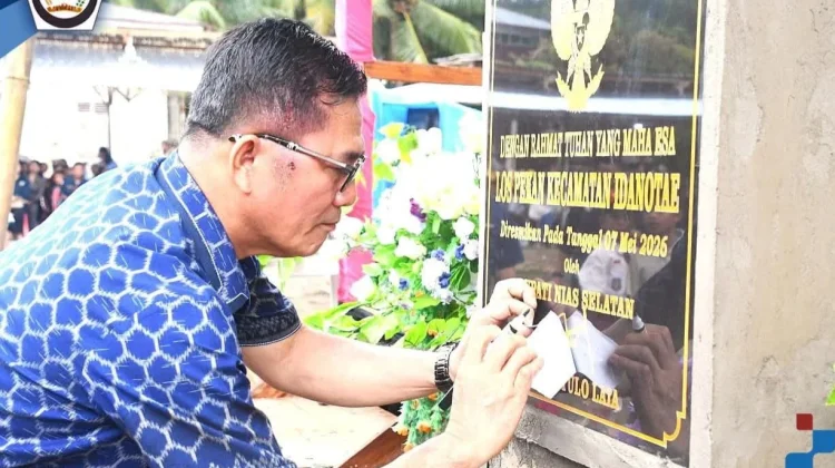 Bupati Sokhiatulo Laia Resmikan Los Pekan Tradisional Idanotae