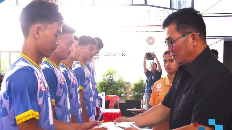 Bupati Nisel Lepas Kontingen Voli Pelajar ke Raja Inal Cup