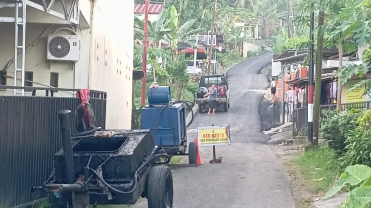Warga Bersyukur Jalan Menanjak di Onozitoli Sifaoroasi Diperbaiki